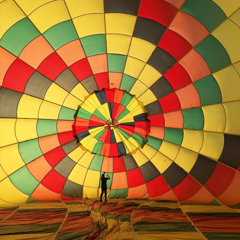 Inside the envelope — a kaleidoscope of color during inflation